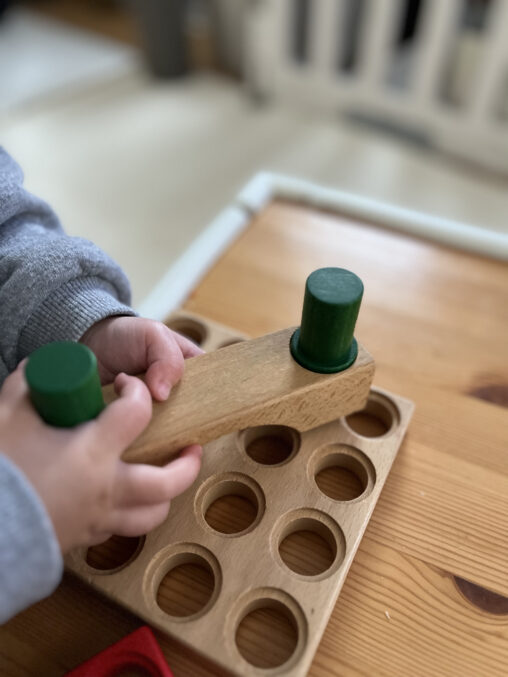【1歳向け】知育になる子どもがハマった木製おもちゃを紹介